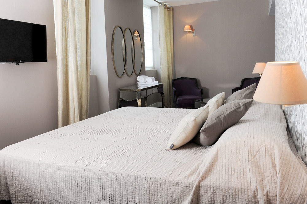 Hotel Des Basses Pyrenees - באיון מראה חיצוני תמונה